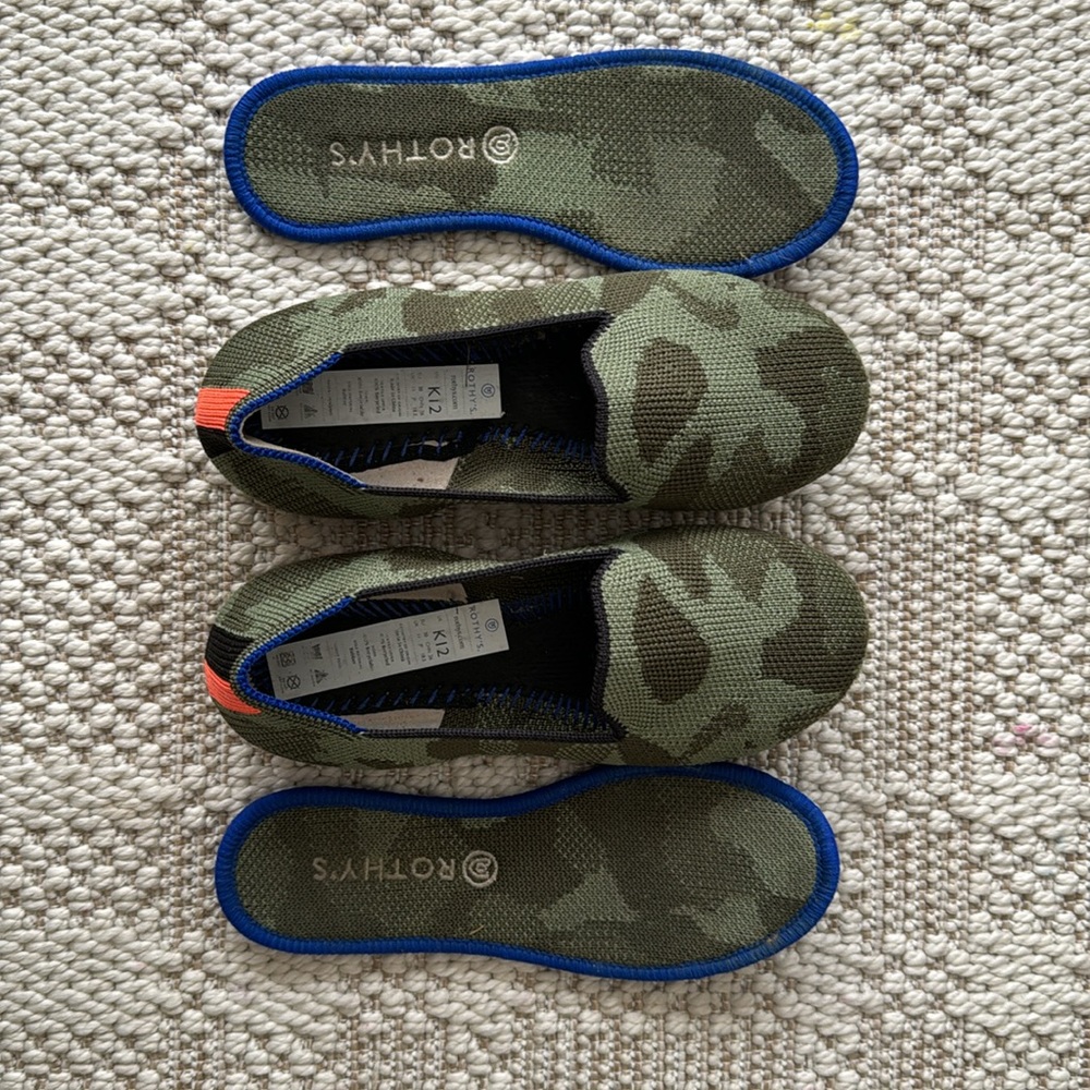 Rothys Girls Camo Loafers size 12 run small like a 10 - Picture 5 of 5
